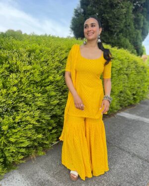 Nityaami Shirke Instagram - Channeling my inner simran, except, I’m also the mustard field 🌻🥲

#iykyk #filmythings #ddlj #bollywood #love