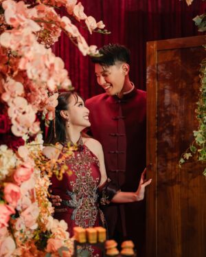 Onic Vior Instagram - Our Magical Sangjit Day🏮💍
.
.
Organize @maxima_pro
Concept & Styling @themajestic.project
Decoration @steve_decor
Hantaran styling @themajestic.project
Cheongsam @stellalunardy 
Changsan @wonghangtailor @samuelwongso 
All accessories @leciel.design
Makeup @kunsoomakeupartist
Sangjit heels @sachlirene_id @sachlirene_tfota
Gown moms @cynthiatan__ 
Jewelery moms @diamondnco.id
Makeup moms @sherlykartika
Lighting system @delight_jkt 
Hampers @eloquence__id 
Photograph @axioo
Video @axioo
Nails @shanail.id
Cake @barley.cake
Master of ceremony @aldoorusli
Venue @intercontinentaljakarta 
.
#VIOReverwithVINCENT