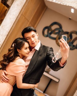 Onic Vior Instagram - Our TingJing Ceremony. L’amour de ma vie
.
.
MUA : @kunsoomakeupartist 
Dress : @etiquette_white