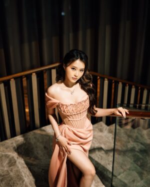 Onic Vior Instagram - Our TingJing Ceremony. L’amour de ma vie
.
.
MUA : @kunsoomakeupartist 
Dress : @etiquette_white