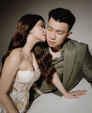 Onic Vior Instagram - 20 days to #VioreverwithVincent 💫
.
.
Official Photo & Video @axioo 
Photographer @tonnyvalenzio #axiooTonny
Video Director @bystevengun #axiooStevenGun
Stylist @ongjessicaellen 
MUA @feliciasasongko 
Hair @pujahairdo 
Vior’s dress @monalease @the.proposal.bridal
Vincent’s suit @sasdesigns
Florist @clarkia.floristry @clarkia.project
Venue @thesultanhoteljkt
Hashtag @hashtagtalks.id