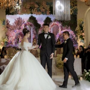 Onic Vior Instagram - 07.12.24🕊️
.
.
organize @maxima_pro
concept & styling @themajestic.project
decoration @steve_decor
venue @ritzcarltonpacifiplace
gown @cindytandiyah
Robe @cynthiatan__
hairpiece @leciel.design
Makeup @kunsoomakeupartist
Hairdo Bride @rurypadwa
Shoes @sachlirene_tfota
suit @samuelwongso @wonghangtailor 
Gown moms @jessicadoracouture @shintadewi_fashion
Jewelery Vior & moms @diamondnco.id
Makeup moms @sherlykartika
Makeup Vior’s sister : @shintiamakeup
Lighting system @delight_jkt 
photograph @axioo
video @axioo
Video live streaming @viding.co
Live music & sound system : @luxevoirid 
Invitation @graciatheinvitation
Digital Invitation & rsvp : @pentamoo.id
Giftbox groomsmen & bridesmaid @nouvity
Handbouquet @clarkia.floristy @clarkia.project
Souvenir @toko_handuk
Photobooth @theholograil
master of ceremony @boywilliam @lucintaluna_manjalita @lafinaa
Wedding cake @barley.cake
Led screen @princesspro.id
Wedding Ring @passionjewelry
Animation @dfactory_ 
Hashtag @hashtagtalks.id
