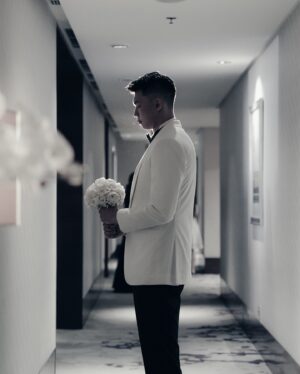 Onic Vior Instagram - akhirnya ada yg lebih tinggi dari suami ku :) little details of our wedding✨ take me back!