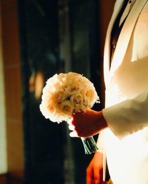 Onic Vior Instagram - akhirnya ada yg lebih tinggi dari suami ku :) little details of our wedding✨ take me back!