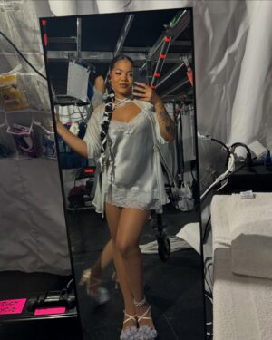 Oriane Serveille Instagram - speechless. 
I booked my first tour yall and we just had a sold out show at @thegarden @sabrinacarpenter 🥹🥹 forever grateful for this opportunity @mssjb and so happy to share the stage with my friends every night 💋 #ShortnSweet