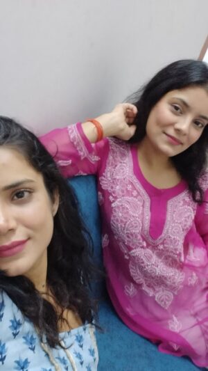 Palak Singh Instagram - Hor menu ki chahidaa...

♥️♥️♥️

#sisters #dance #reels #sundayfunday #happy #smile #enjoy