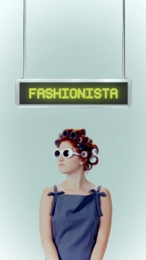 Paola Perrin Instagram - J’ai hâte j’ai hâte j’ai hâte! 

(En attendant jeudi tu peux toujours précommander « Fashionista » 🔗 dans ma bio)