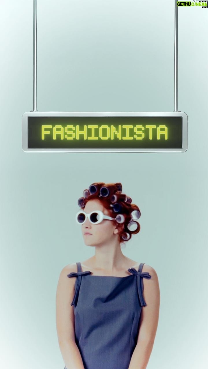 Paola Perrin - 3.3K Likes - J’ai hâte j’ai hâte j’ai hâte!
(En attendant jeudi tu peux toujours précommander « Fashionista » 🔗 dans ma bio)