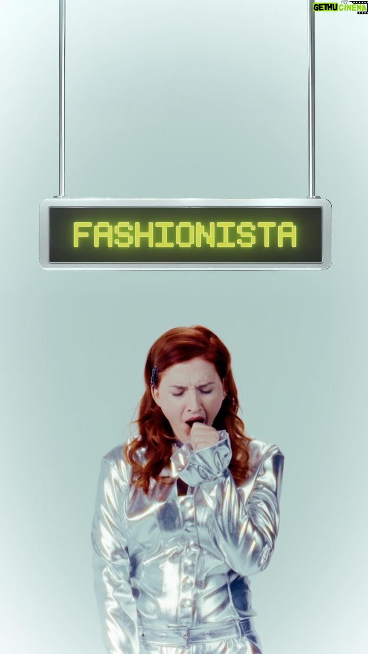 Paola Perrin - 2.3K Likes - 🚆 🐦💄🧦👗🤷🏻♀️✨
(Lien de pré-commande dans ma bio 🔗)
@chloecamille.studio 🧠