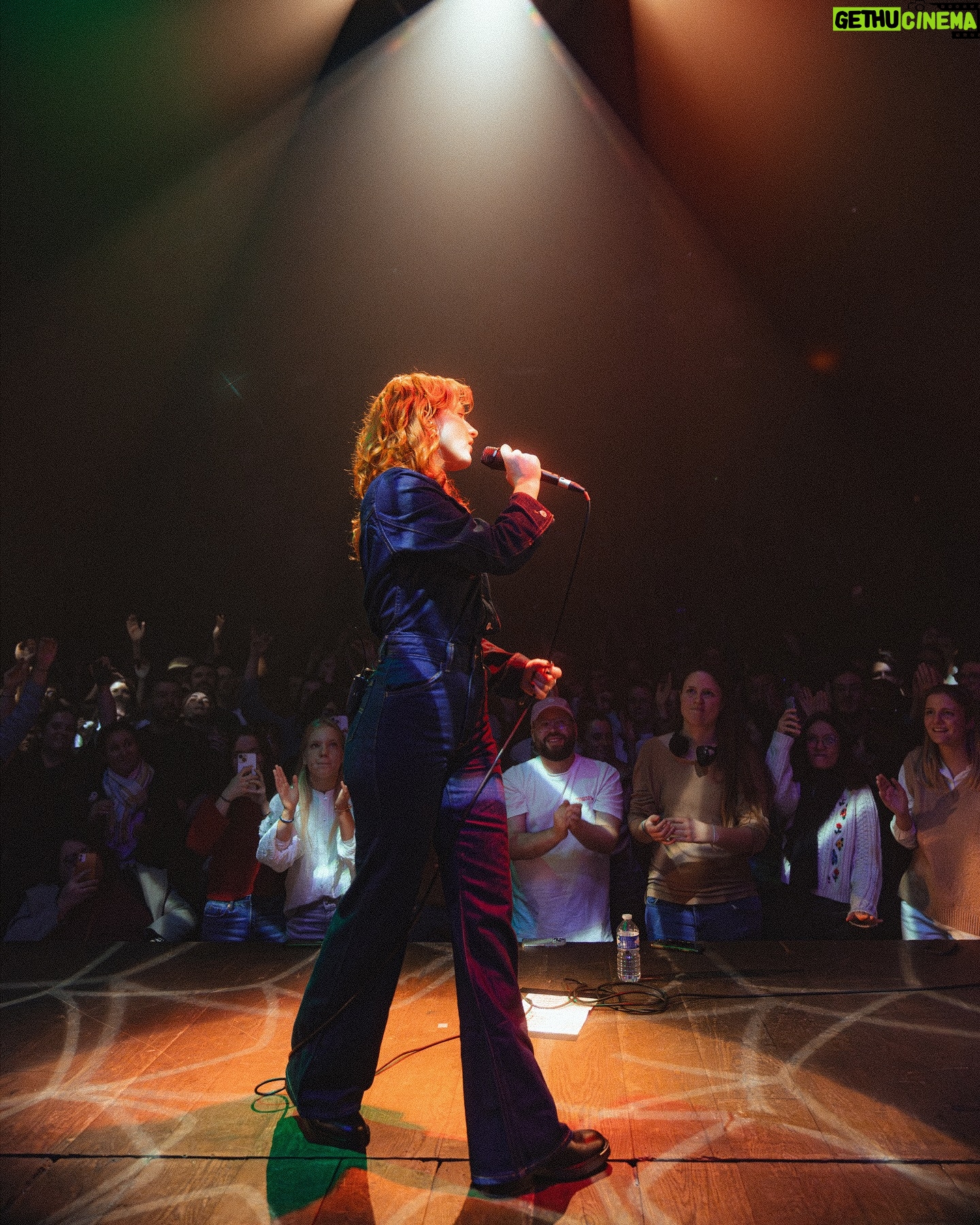 Paola Perrin - 4.6K Likes - C’était fou, c’était beau, c’était doux,c’était la dernière de la tournée, on a fini en beauté.
Merci merci merci merci merci ! 🦊
@ilanbrk_ 📸 (t’es trop fort)
@initialsbab 👖
@victorlecomte__ 👩🏼🦰