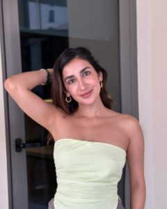 Actress Parul Gulati HD Photos and Wallpapers October 2024