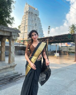 Parul Gulati Instagram - A trip to Tirupati to offer my heartfelt gratitude for the most incredible year. It’s been a journey of ups and downs, but every twist and turn has brought lessons that I’ll carry forever. I’m beyond grateful to have had the chance to visit this sacred place with my mum, by my beloved by my side ♥️

#tirupati #tirupatibalaji #balajitemple