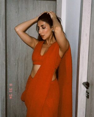 Parul Gulati Instagram - Gulati hai magar jaane ka nahi

Wearing @adabymehar