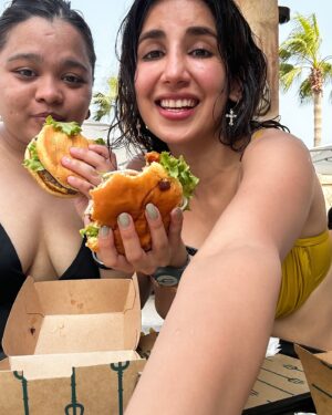 Parul Gulati Instagram - A day at the waterpark… best sunday ever with my babay @adaasainii 

#waterbabies #waterpark