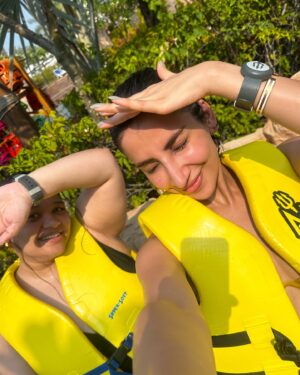 Parul Gulati Instagram - A day at the waterpark… best sunday ever with my babay @adaasainii 

#waterbabies #waterpark