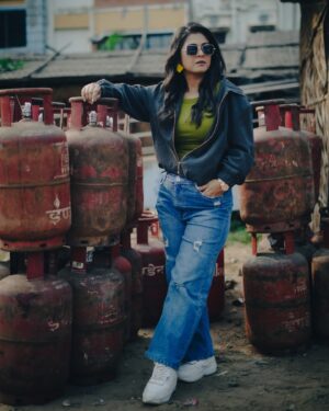 Payel De Instagram - Uhhhhlalaaaaaaaah 🤙🏻

📷 : @argha_giri 
👕 : @moodswings_styles 
🔗 : @rudrakshprnads 

#photooftheday #portraits #trending #explorepage #explore_calcutta #instafashion #winterfashion #winteroutfit #instadaily #kolkata #follow