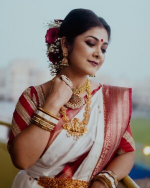 Payel De Instagram - সান বাংলার প্রাণের উৎসব দেখতে ভুলবেন না আজ ঠিক সন্ধ্যে ৭টা থেকে, আছে অনেক চমক, চোখ রাখুন। 

📷 : @myself_suvam 
💄 : @makeup_artist_loku
🔗: @rudrakshprnads 

#PranerUtsav #SunBangla