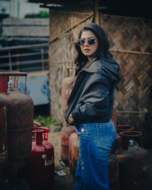 Payel De Instagram - Uhhhhlalaaaaaaaah 🤙🏻

📷 : @argha_giri 
👕 : @moodswings_styles 
🔗 : @rudrakshprnads 

#photooftheday #portraits #trending #explorepage #explore_calcutta #instafashion #winterfashion #winteroutfit #instadaily #kolkata #follow