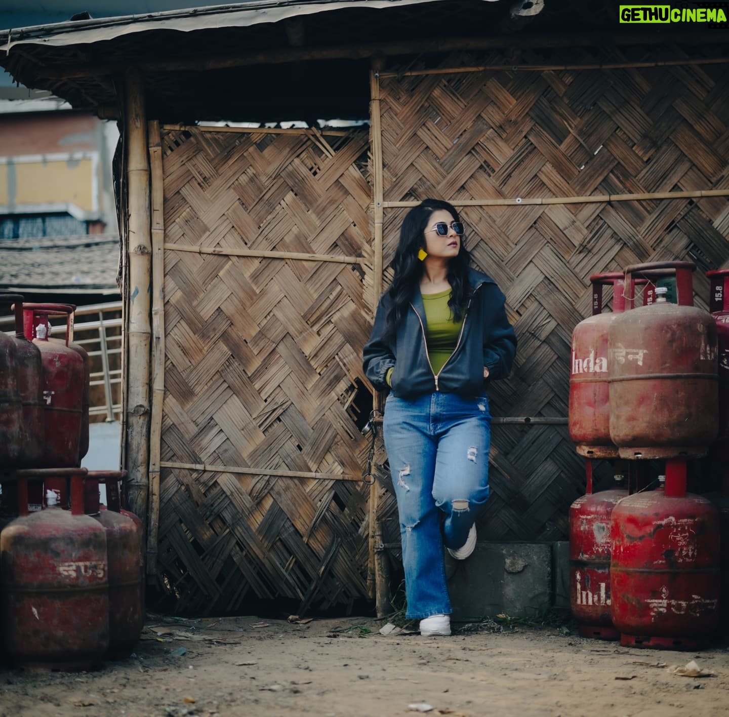 Payel De - 5K Likes - Uhhhhlalaaaaaaaah 🤙🏻
📷 : @argha_giri
👕 : @moodswings_styles
🔗 : @rudrakshprnads
#photooftheday #portraits #trending #explorepage #explore_calcutta #instafashion #winterfashion #winteroutfit #instadaily #kolkata #follow