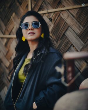 Payel De Instagram - Uhhhhlalaaaaaaaah 🤙🏻

📷 : @argha_giri 
👕 : @moodswings_styles 
🔗 : @rudrakshprnads 

#photooftheday #portraits #trending #explorepage #explore_calcutta #instafashion #winterfashion #winteroutfit #instadaily #kolkata #follow