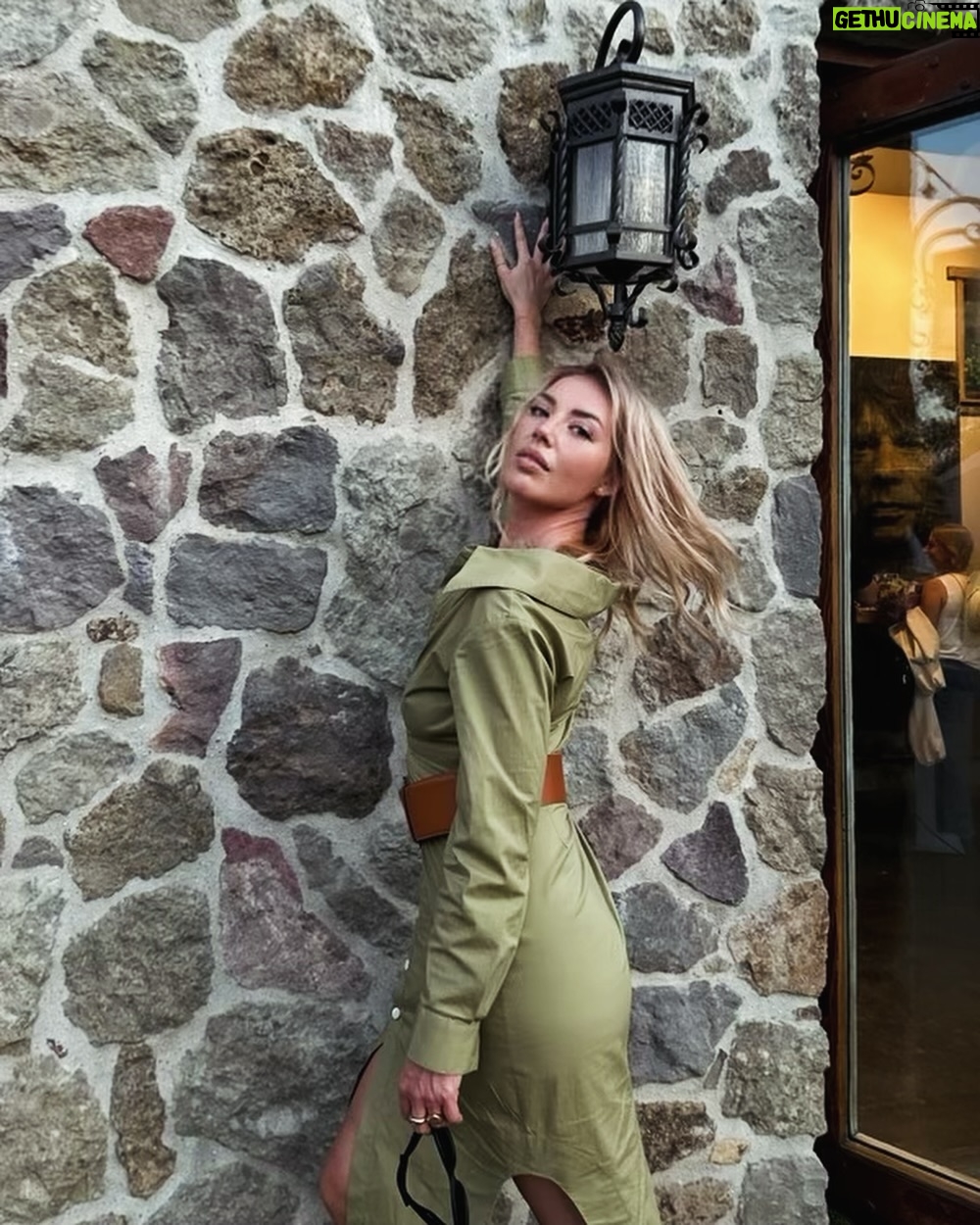 Polina Goudieva - 284 Likes - Liking October so far 🍂
🎵 “Live for the wild” -a song I co-wrote with @mikesabath and released as part of my side project CONTESSA (@contessaworld ). The track was licensed for a @bose commercial. ☺️ рубрика #songfacts