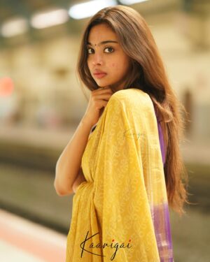 Pooja Shanka Instagram - 💜💛

Saree - @kaarigai.sarees 
Photography - @p2click.in