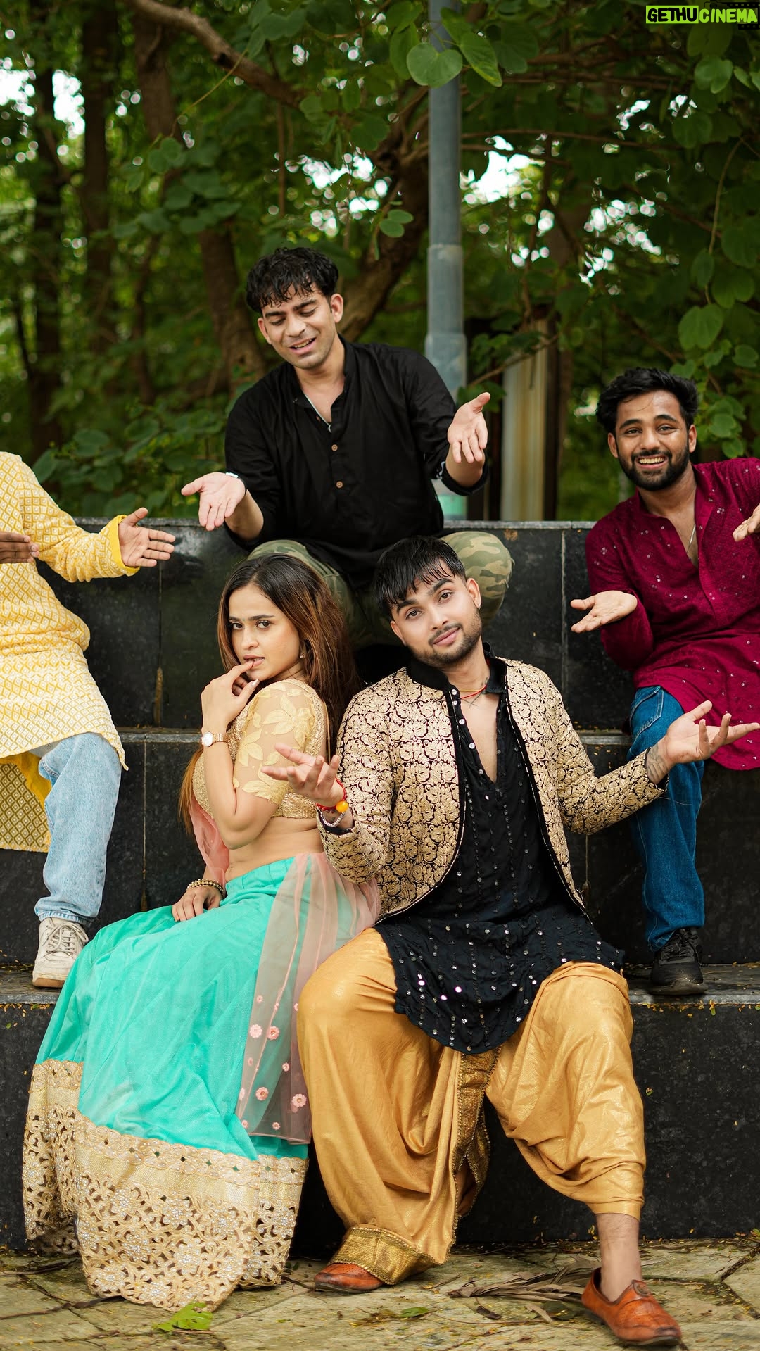 Prajaktha Dusane - 177.3K Likes - Kal raat meri Kheton mein tu aayi 😅
:
:
🎥 : @rohit__photography____
Edit : @af_films9
With : @ak_anuj1996 @dancerboy1050 @tejaschudasama_official
:
:
#aayinai #stree2
@shraddhakapoor @rajkummar_rao @singhpawan999 @soulfulsachin @jigarsaraiya
@sachinjigar @maddockfilms @officialjiostudios @saregama_official
:
:
#krishufam #krishufam💫 #krishna #krishna6 #trending #shraddhakapoor #rajkumarrao #reelitfeelit #mumbai