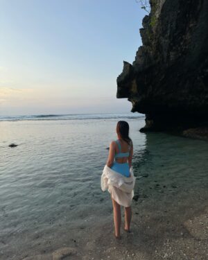 Priyanka Arya Instagram - Sharing Stories while walking on the 🏖️?

Bali | bali travel | travel influencer | travel and leisure | uluwatu bali | indian influencer