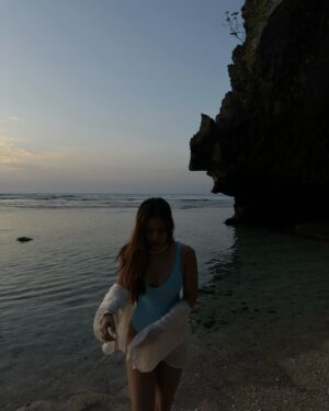 Priyanka Arya Instagram - Sharing Stories while walking on the 🏖️?

Bali | bali travel | travel influencer | travel and leisure | uluwatu bali | indian influencer