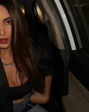 Priyanka Arya Instagram - Been a while we talked about you.

Deets 

Trench coat @freyja.global 
Top @zara 
Pants @thelabel.jenn