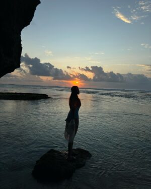 Priyanka Arya Instagram - Sharing Stories while walking on the 🏖️?

Bali | bali travel | travel influencer | travel and leisure | uluwatu bali | indian influencer