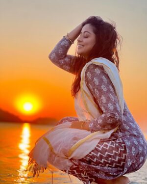 Priyanka Bharali Instagram - Sunset !! It’s my favourite colour 🌅🧡🥰🧿

thank you 
@joy_.boro 
@makeup_rupjyoti 

#sunset #sunsetlovers #goldenhour #priyankabharali #priyankabharaliofficial #priyankabharalifanclub #thankfulgratefulblessed #newpost #newpic #newphoto #sun #love #hope #joy #happy #blessed #assam #northguwahati #guwahati #india #beautifulsunset #🧡🌅❤️🧿