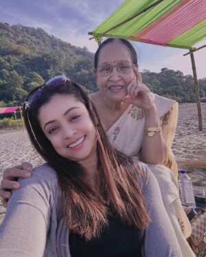 Priyanka Bharali Instagram - Ye tasveer hain apno ki 🤗🫶🧿

#love #family #mother #funtime #familytime #familygettogether #picnic #december #guwahati #assam #mayong #chanaka #india #instagram #instapost #instalike #instagood #instamood #priyankabharali #priyankabharaliofficial #priyankabharalifanclub #🫶🧿🧿