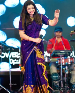 Priyanka Bharali Instagram - নাৰায়ণপুৰ হাইস্কুলৰ ৰূপালী জয়ন্তীৰ সাংস্কৃতিক সন্ধিয়াত গীত পৰিৱেশনৰ কিছু সুন্দৰ মূহুৰ্ত…এক অতি সুন্দৰ পৰিবেশত সকলোৰে অভূতপূৰ্ব সহাঁৰি আৰু মৰমে আমাক অতি উৎসাহিত কৰিলে। আপোনালোকে দিয়া এই মৰম, সহযোগ আৰু আশীৰ্বাদৰ বাবে আমি আপোনালোকৰ ওচৰত চিৰ কৃতজ্ঞ। সমূহ ৰাইজ তথা কৰ্মকৰ্তা সকললৈ আন্তৰিক ধন্যবাদ আৰু কৃতজ্ঞতা জ্ঞাপন কৰিছোঁ। সকলো কুশলে থাকক, পুনৰ লগ পাম 🙏🤗🧿
(08/12/2024)

Thank you @nikukalitaphotography 
@jinku_makeup 

#newphotos #live #liveperformance #livemusic #newpost #priyankabharali #priyankabharalilive #priyankabharaliofficial #priyankabharalifanclub #thankfulgratefulblessed #🙏🫶🏻🧿🧿🧿