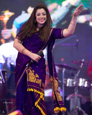 Priyanka Bharali Instagram - নাৰায়ণপুৰ হাইস্কুলৰ ৰূপালী জয়ন্তীৰ সাংস্কৃতিক সন্ধিয়াত গীত পৰিৱেশনৰ কিছু সুন্দৰ মূহুৰ্ত…এক অতি সুন্দৰ পৰিবেশত সকলোৰে অভূতপূৰ্ব সহাঁৰি আৰু মৰমে আমাক অতি উৎসাহিত কৰিলে। আপোনালোকে দিয়া এই মৰম, সহযোগ আৰু আশীৰ্বাদৰ বাবে আমি আপোনালোকৰ ওচৰত চিৰ কৃতজ্ঞ। সমূহ ৰাইজ তথা কৰ্মকৰ্তা সকললৈ আন্তৰিক ধন্যবাদ আৰু কৃতজ্ঞতা জ্ঞাপন কৰিছোঁ। সকলো কুশলে থাকক, পুনৰ লগ পাম 🙏🤗🧿
(08/12/2024)

Thank you @nikukalitaphotography 
@jinku_makeup 

#newphotos #live #liveperformance #livemusic #newpost #priyankabharali #priyankabharalilive #priyankabharaliofficial #priyankabharalifanclub #thankfulgratefulblessed #🙏🫶🏻🧿🧿🧿