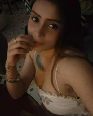 Priyanka Chaurasia Instagram - FEELING d BASS and LIVING for d CHASE🎵🍾
#clubbing #party #club #nightlife #dj #music #nightclub #dance #clubbers #techno #housemusic #indoclubbing #djlife #indoclubbers #nightout #electronicmusic #hiphop #love #clubmalam #drinks #clublife #rave #bar #edm #djs #technomusic #fun #night #house #techhouse