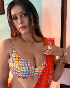 Priyanka Chaurasia Instagram - My love affair with sarees knows no bounds🧡
#saree #sareelove #fashion #sarees #sareelovers #onlineshopping #sareesofinstagram #sareefashion #sareedraping #indianwear #sareeblouse #india #ethnicwear #indianwedding #love #traditional #kurti #wedding #lehenga #sareeindia #silksarees #indianfashion #sareelover #silk #style #instagram #sareestyle #sareecollection #piikuuuu