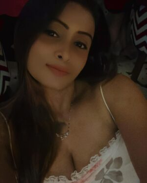 Priyanka Chaurasia Instagram - FEELING d BASS and LIVING for d CHASE🎵🍾
#clubbing #party #club #nightlife #dj #music #nightclub #dance #clubbers #techno #housemusic #indoclubbing #djlife #indoclubbers #nightout #electronicmusic #hiphop #love #clubmalam #drinks #clublife #rave #bar #edm #djs #technomusic #fun #night #house #techhouse