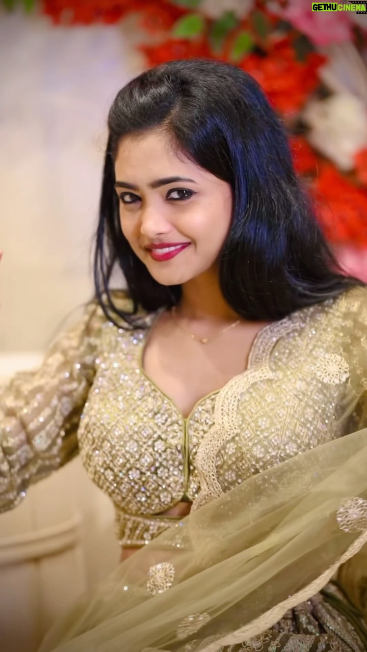 Priyanka Sanam - 38.1K Likes - All time Fev and evergreen song #priyankasanam #ddlj #srk
📸- @captures_films
👗- @attarr_bbsr
#trendingreels #reels #trend #fashion #mehndi #mehndisong #lifestyle #trending #trendingnow #trendingsongs #oldschool #oldbollywood #oldisgold #trendingaudio #wedding #weddingwear