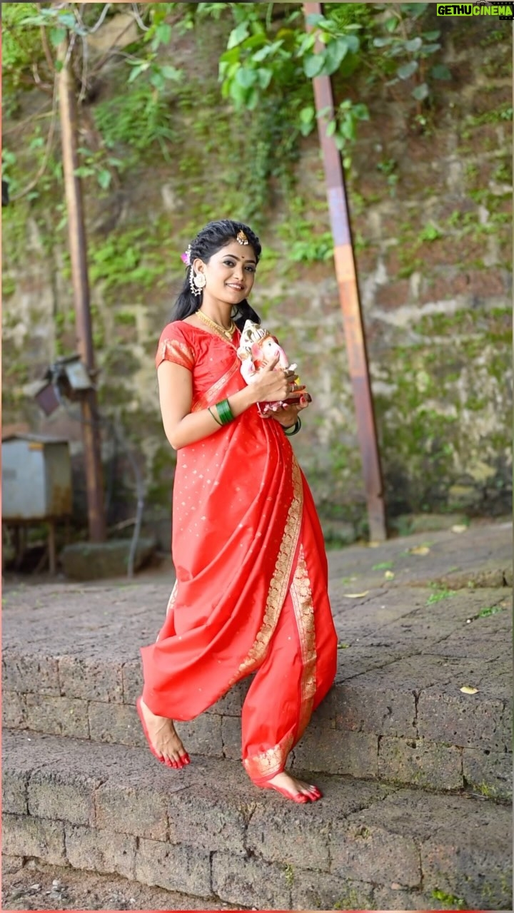 Priyanka Sanam - 23.2K Likes - When we have
Ganapati Bappa in our hearts, there is nothing to worry about in life. Happy Ganesh Chaturthi to you and your loved ones. #priyankasanam
MUA- @naren_hair_studio @naren_hairstylist
📷- @chands_creations_ @pratik_raichand