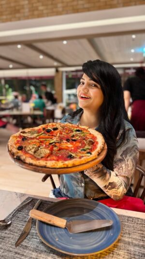 Priyanka Tiwari Instagram - Best Pizza in Pattaya 🍕
.
#pizza #food #reelitfeelit #foodporn