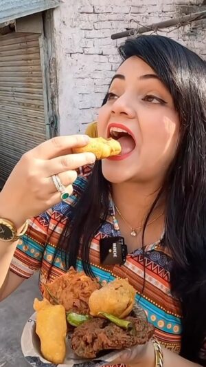 Priyanka Tiwari Instagram - Amazing Delicacies of Ayodhya .
.
#rammandir #ayodhya #food
