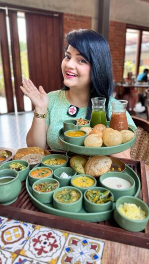 Priyanka Tiwari Instagram - Luxurious Gujarati Thali @undertheneemtrees Ahmedabad 🥰
.
#food #thali #gujaratifood #reelitfeelit