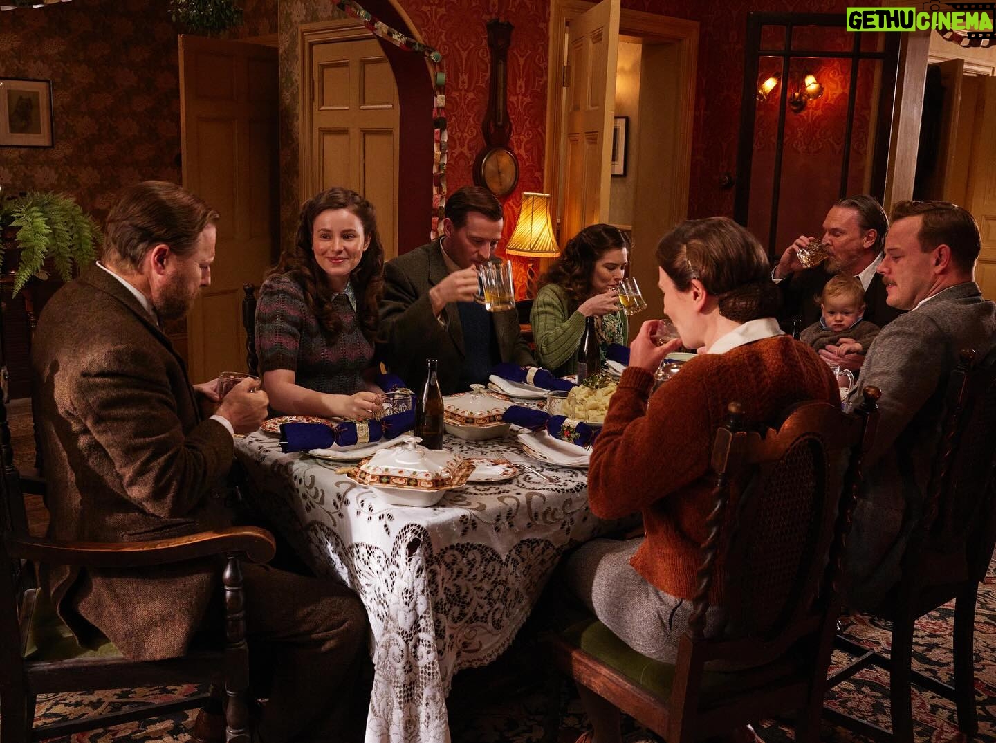 Rachel Shenton - 4.9K Likes - Christmas at Skeldale House is full of surprises 🎄 As Jimmy celebrates his first birthday, Mrs. Hall faces unexpected challenges and a special connection with an abandoned fox cub 🦊 Meanwhile, Tristan’s royal mission takes an amusing turn and James and Helen deal with family tensions 👀
📺 All Creatures Great and Small: Christmas Special, Monday 9pm
#AllCreaturesGreatAndSmall #Channel5 #NicholasRalph #AnnaMadeley #SamuelWest #CallumWoodhouse #RachelShenton #PatriciaHodge
