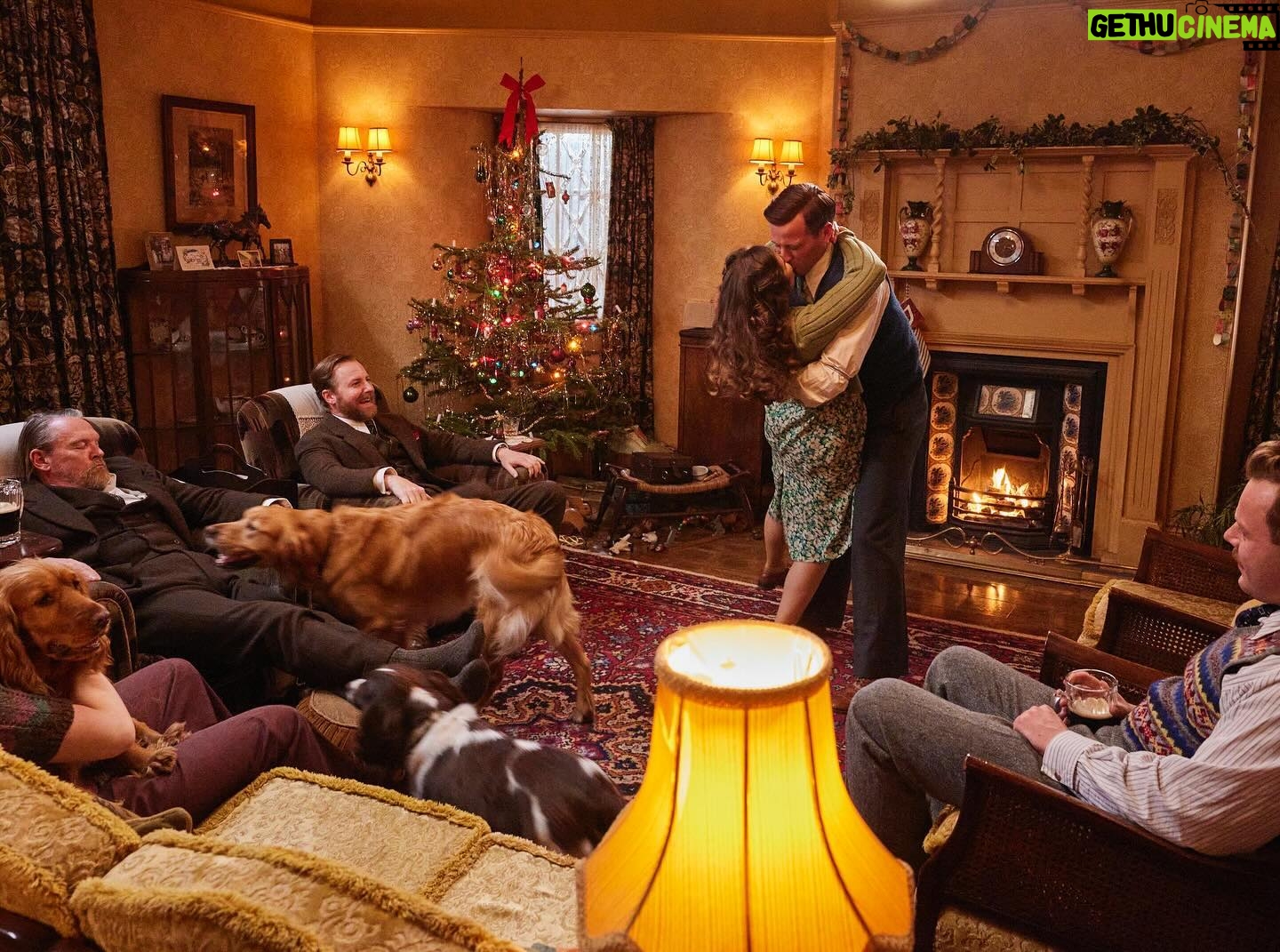 Rachel Shenton - 4.9K Likes - Christmas at Skeldale House is full of surprises 🎄 As Jimmy celebrates his first birthday, Mrs. Hall faces unexpected challenges and a special connection with an abandoned fox cub 🦊 Meanwhile, Tristan’s royal mission takes an amusing turn and James and Helen deal with family tensions 👀
📺 All Creatures Great and Small: Christmas Special, Monday 9pm
#AllCreaturesGreatAndSmall #Channel5 #NicholasRalph #AnnaMadeley #SamuelWest #CallumWoodhouse #RachelShenton #PatriciaHodge