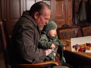 Rachel Shenton Instagram - Christmas at Skeldale House is full of surprises 🎄 As Jimmy celebrates his first birthday, Mrs. Hall faces unexpected challenges and a special connection with an abandoned fox cub 🦊 Meanwhile, Tristan’s royal mission takes an amusing turn and James and Helen deal with family tensions 👀
 
📺 All Creatures Great and Small: Christmas Special, Monday 9pm
 
#AllCreaturesGreatAndSmall #Channel5 #NicholasRalph #AnnaMadeley #SamuelWest #CallumWoodhouse #RachelShenton #PatriciaHodge