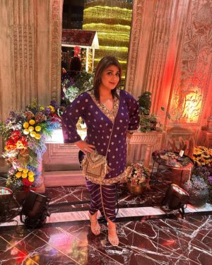 Rakhee Vaswani Instagram - Wedding szn🤍🕺✨

(Wedding season, mehendi outfit, outfit, fit check, inspiration, wedding, mehendi, mehendi night, traditional, wedding, mehendi nights)

#chefrakheevaswani #instafashion #gehrapyaar #mehendi #mehendnight #wedding #weddingszn #weddingphotography #weddingseason #shaadi #shaadivibes