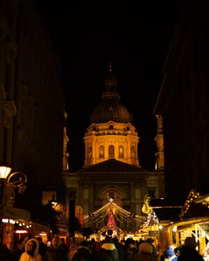 Rebecca Roy Instagram - BUDAPEST 🇭🇺 christmas markets ☑️

Feeling all the festive vibes and so thrilled to be in Budapest during the Christmas season! 

Travel by @gtholidays.in 

#chennaiinfluencer #coupletravel #christmasspirit #christmasmarket #budapest #winterholiday #coupleinfluencer #travelphotography #budapesthungary #christmas2024