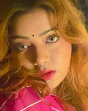 Rekha Mona Instagram - Aakhne pyari hai 🙄bate pyari hai 😬mai bhi pyari hu 😙 kesi lg rhi hai meri rhymes btana zaroro dosto 🫂