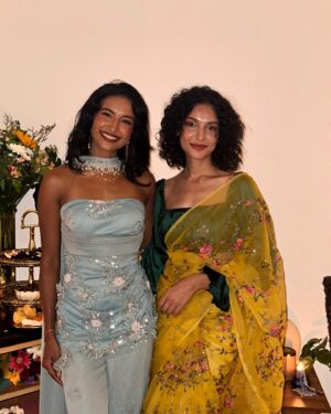 Rida Tharana Instagram - @the.rebel.kid convinced me to throw a Diwali party, and I finally did it! 🥹✨ Had all my favorite people around, bringing in their best vibes, and I can’t even describe how happy it made me feel. We filled the house with laughter, music, delicious food, and of course, tons of sparkle. From dancing in the living room to sharing stories over sweets, it was a night filled with warmth and joy. It felt like Diwali in every sense—full of light, love, and amazing company! 💖🪔
Wearing : @leaclothingco 

#DiwaliHouseParty #FestiveFeels #GoodVibesOnly
